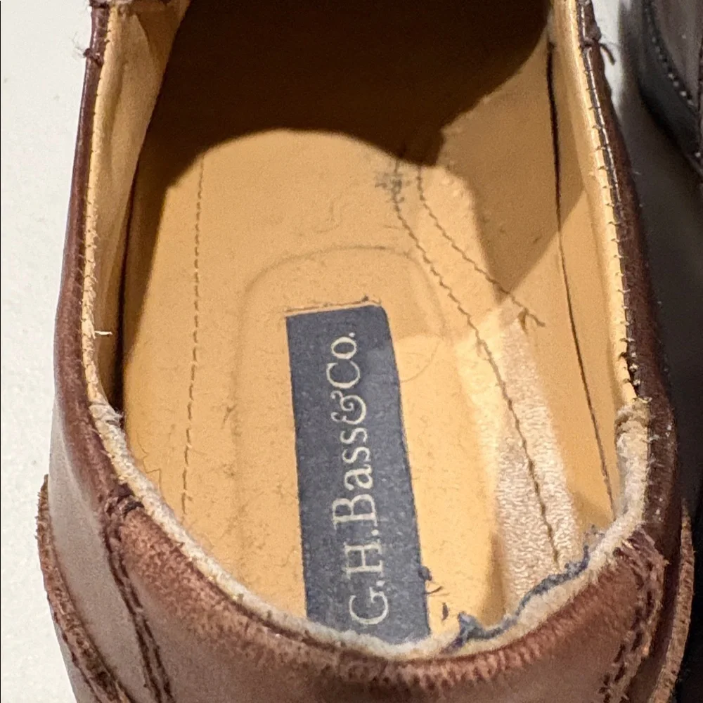 G.H. Bass Men's Leather Slip On Loafers.  Dress shoes. Size 11. Brown.